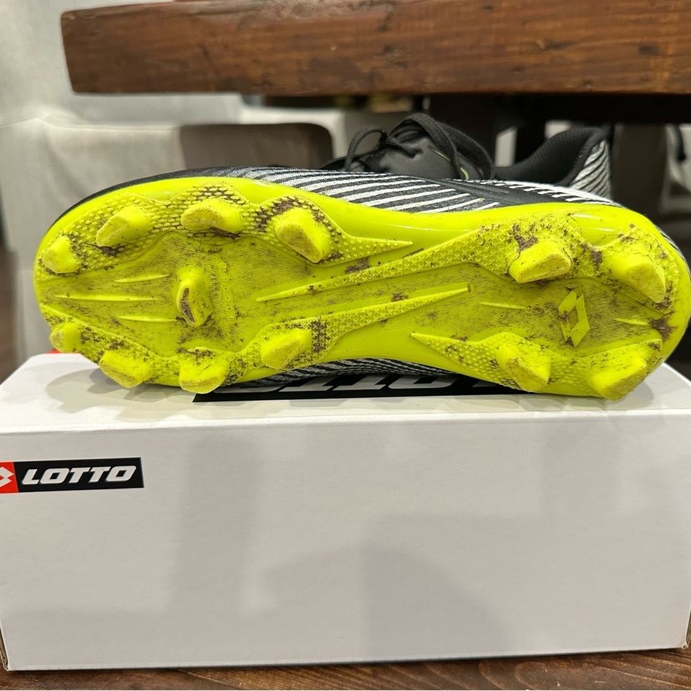 Lotto Soccer ⚽️ shoes - Picture 5 of 5